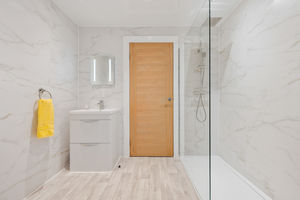 Family Bathroom- click for photo gallery